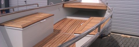 Ambachtelijk gebouwde stalen schouwen met RVS bovenrailing